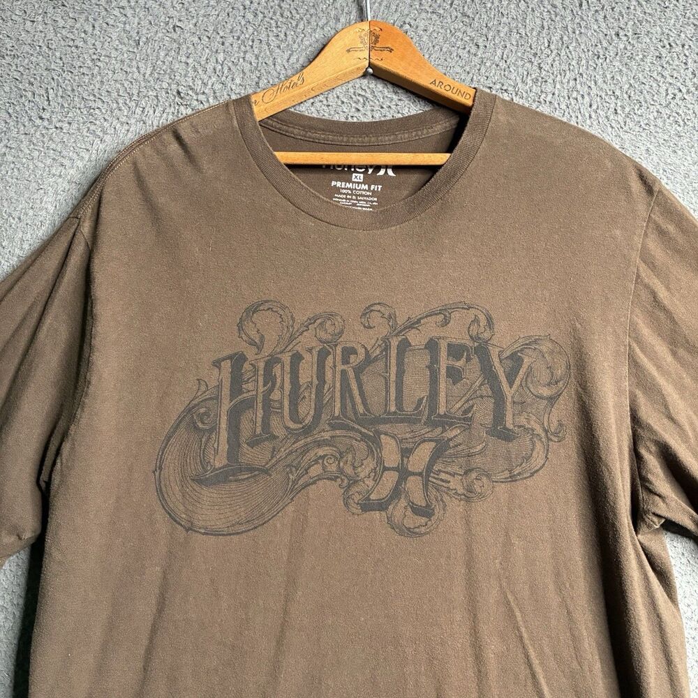 Hurley Men's Brown Graphic T-Shirt Size XL Y2K Surf Skate Style